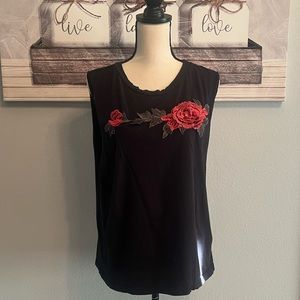 🎽Sadie & Sage Woman’s Tank Top with raised Sewn on Flowers Size L